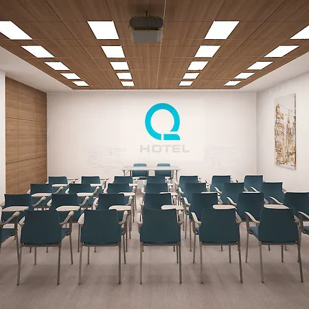 Q 플러스 4* 카토비체