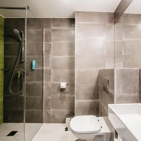 Q Hotel 4*